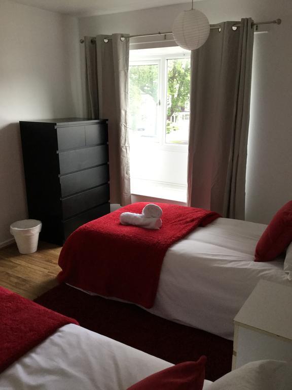 Villa 4 Bed House Next To Basildon Town Centre Exterior foto