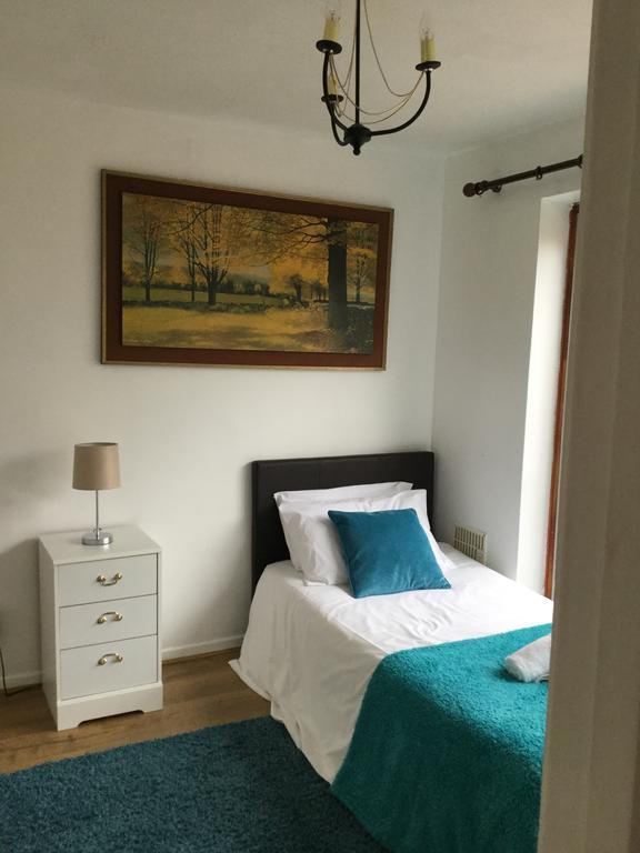 Villa 4 Bed House Next To Basildon Town Centre Exterior foto